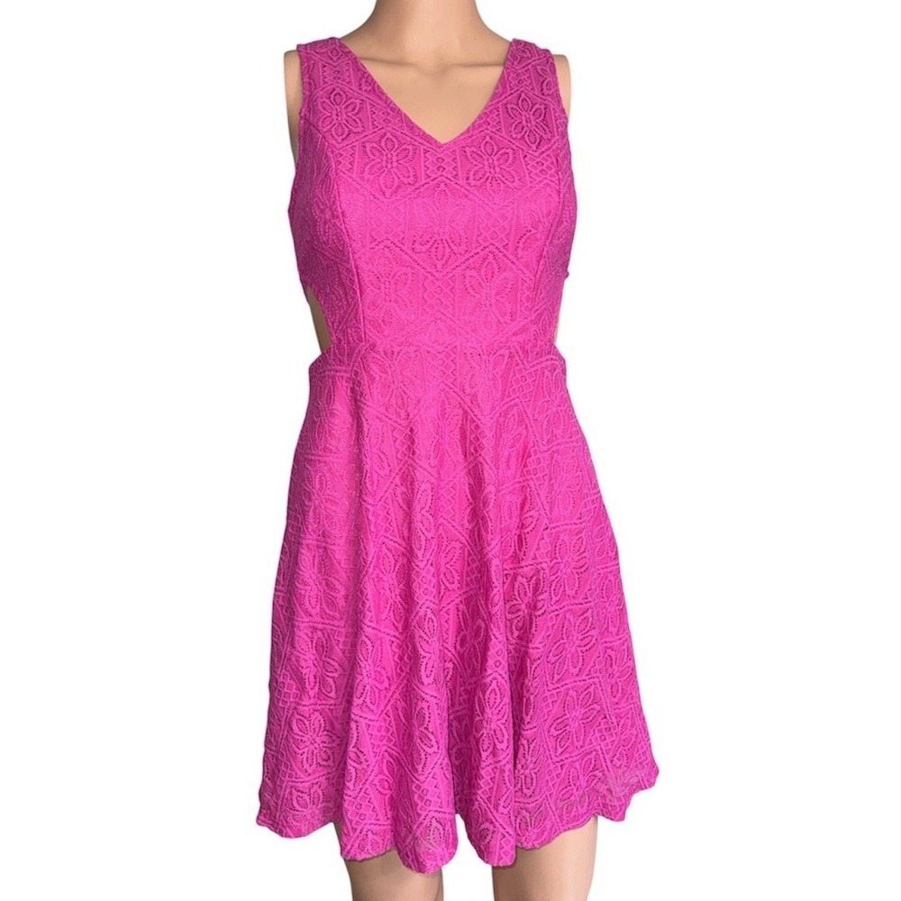 francesca's pink lace cutout dress S‎ NWT fit and flare